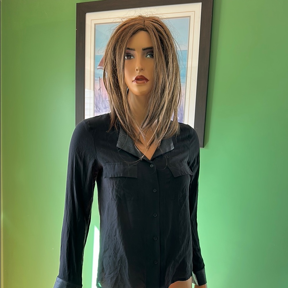 🖤🖤NWOT Express Black Fitted Button Down Shirt with Notched Collar🖤🖤